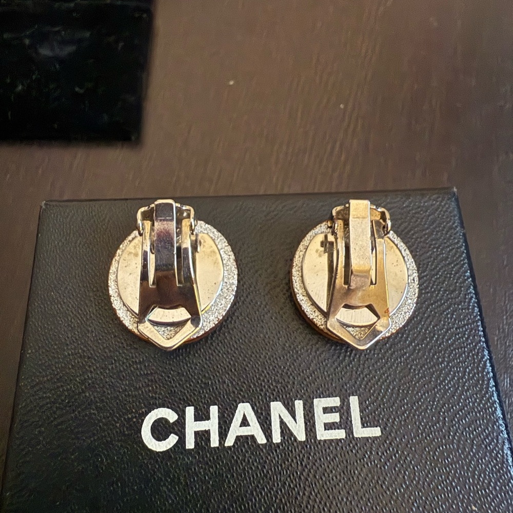 Chanel Gold CC Earrings - Picture 9 of 10